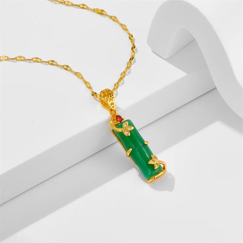 Emerald Yuzhu Pendant Necklace – Elegant Green Stone Snake Chain Necklace for Women